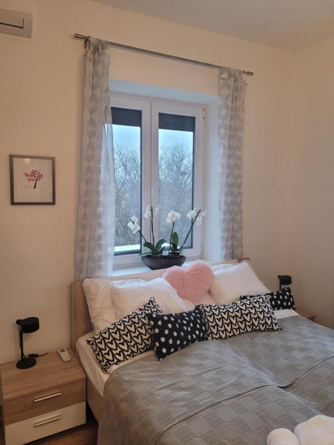 Rose Apartment Pécs Buitenkant foto