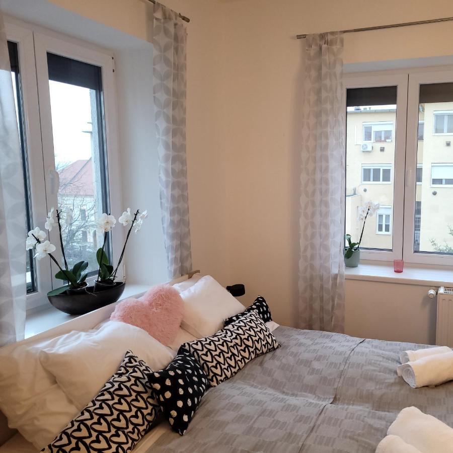 Rose Apartment Pécs Buitenkant foto
