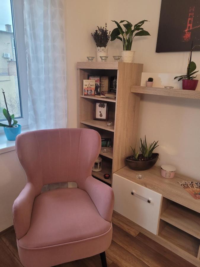 Rose Apartment Pécs Buitenkant foto